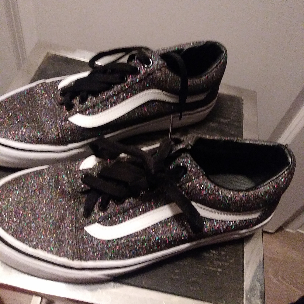 Vans - Picture 3 of 6